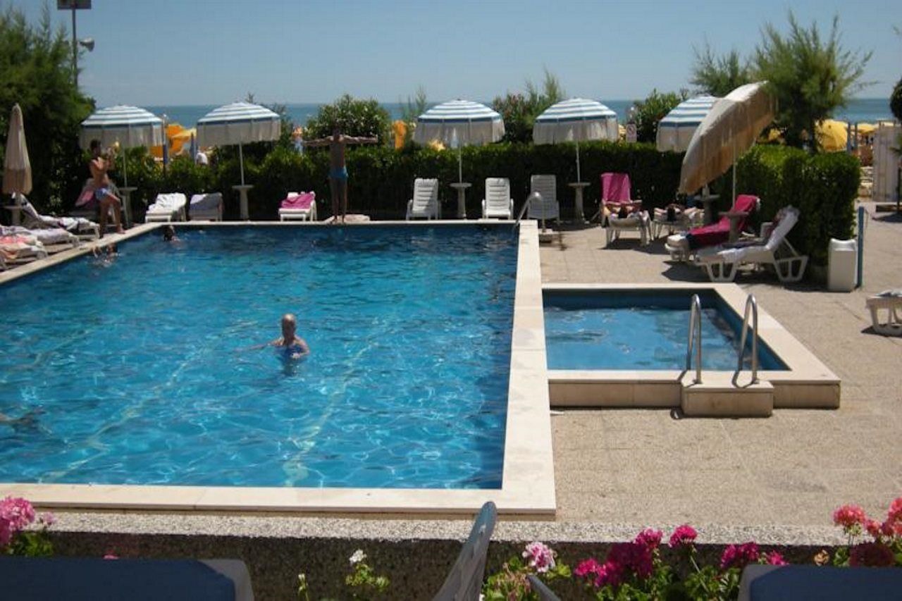 Hotel Imperial Palace Lido di Jesolo Kültér fotó